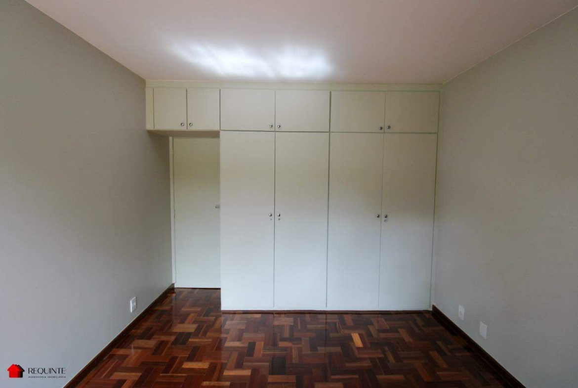 SQN 202 BLOCO H – 3 Quartos, 3 Banheiros, 1 garagem, vazado e vista livre, Asa Norte.