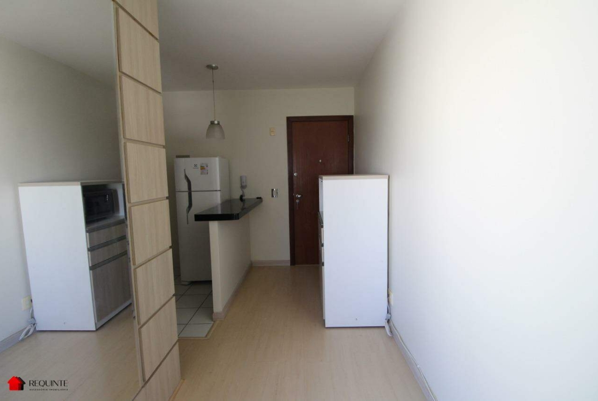 CCSW 04 BL. D – Ed. Top Master, 01 Quarto com Elevador e Garagem – Sudoeste.