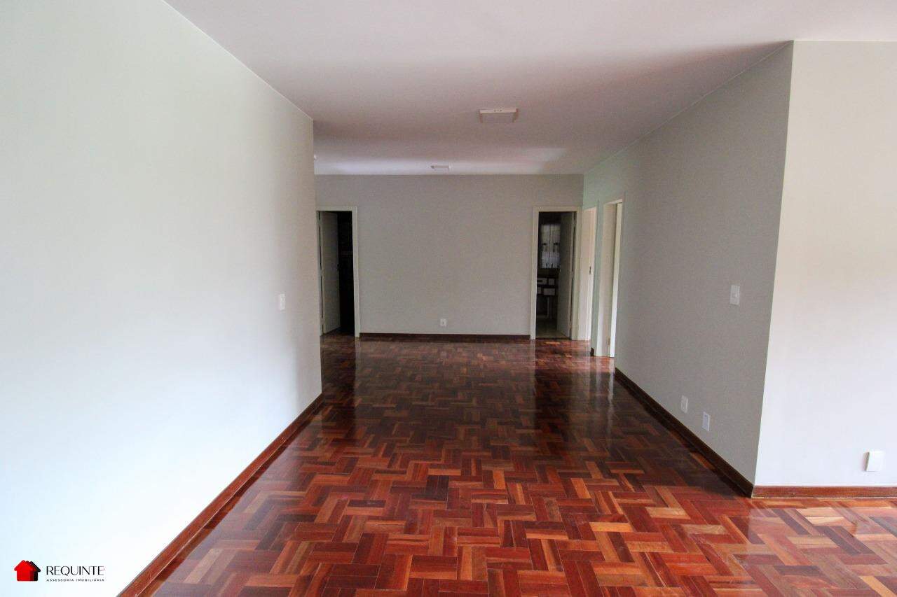 SQN 202 BLOCO H – 3 Quartos, 3 Banheiros, 1 garagem, vazado e vista livre, Asa Norte.