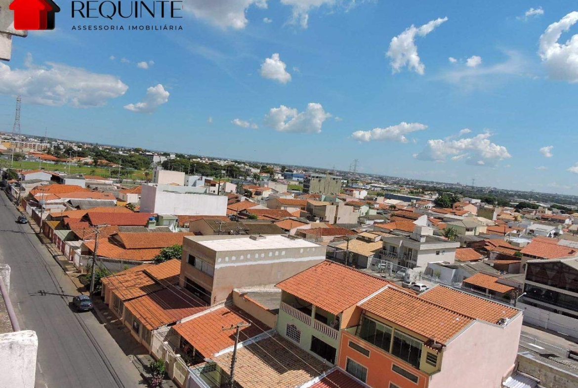 QI 23 – Ed. Guará Nobre, Apartamento 02 quartos, varanda e localização ao lado da estação do metrô