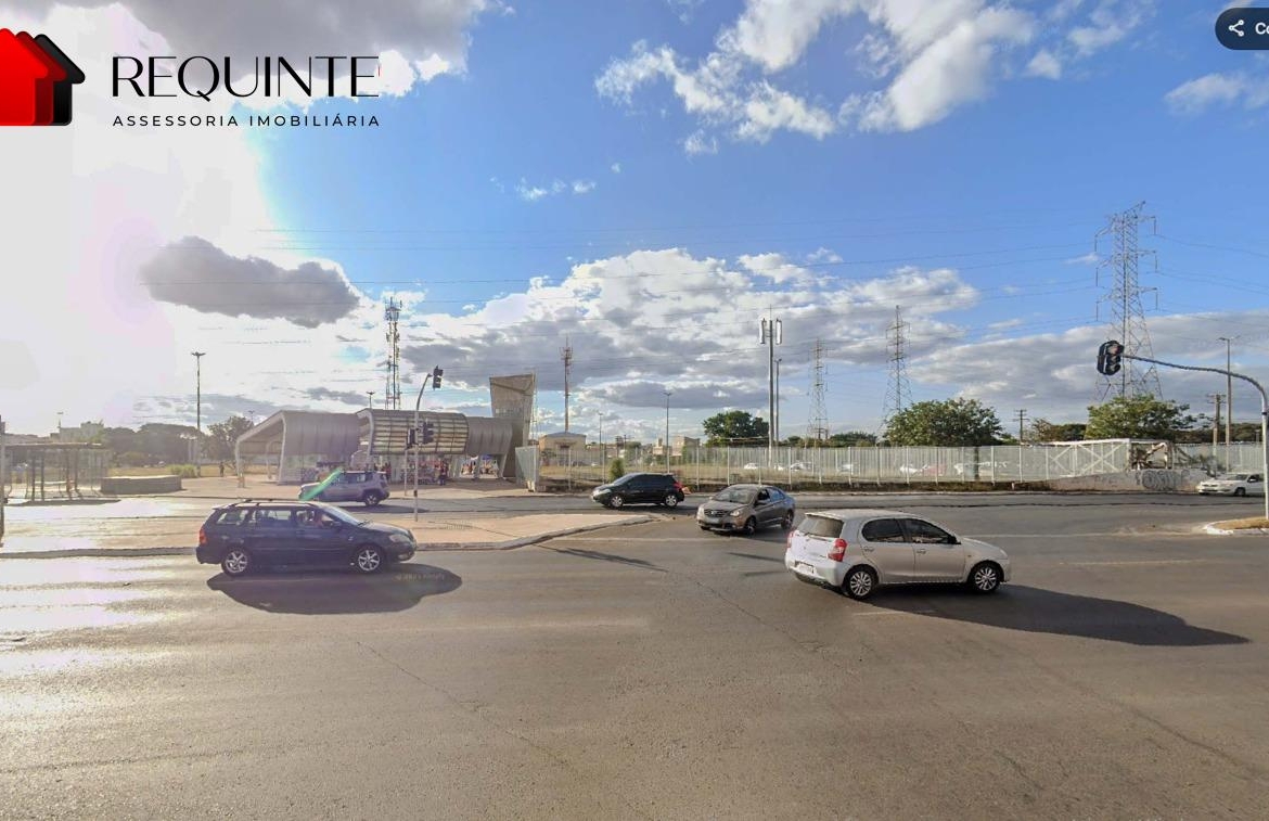 QI 23 – Ed. Guará Nobre, Apartamento 02 quartos, varanda e localização ao lado da estação do metrô