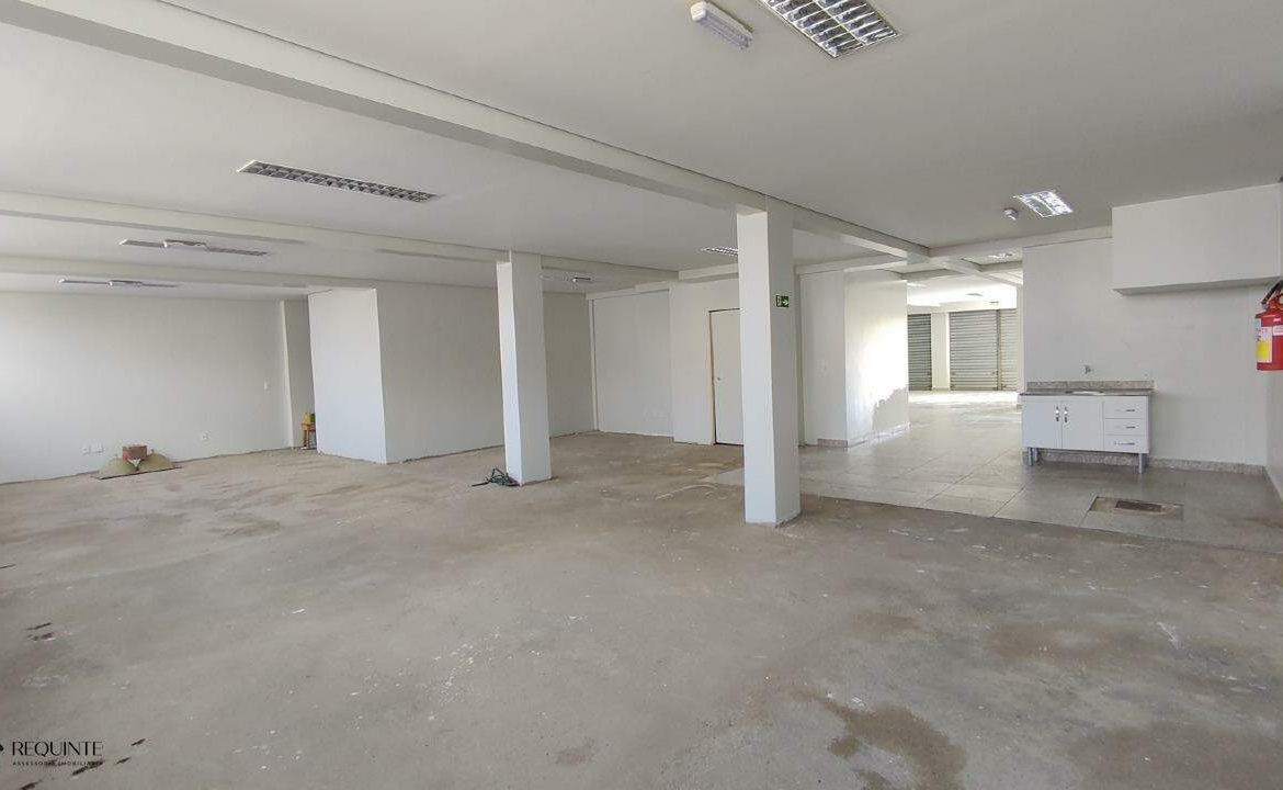 SHRF / CLS 08- Loja Térrea, frente a avenida principal 236m² Escriturada Riacho fundo I