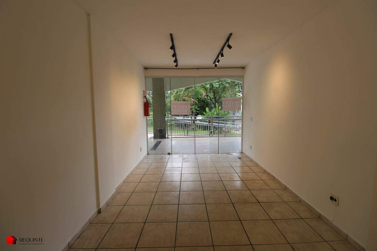 CLSW 102 Bloco B Ed. Phoenix, Loja no térreo reformada, 30m² – Sudoeste