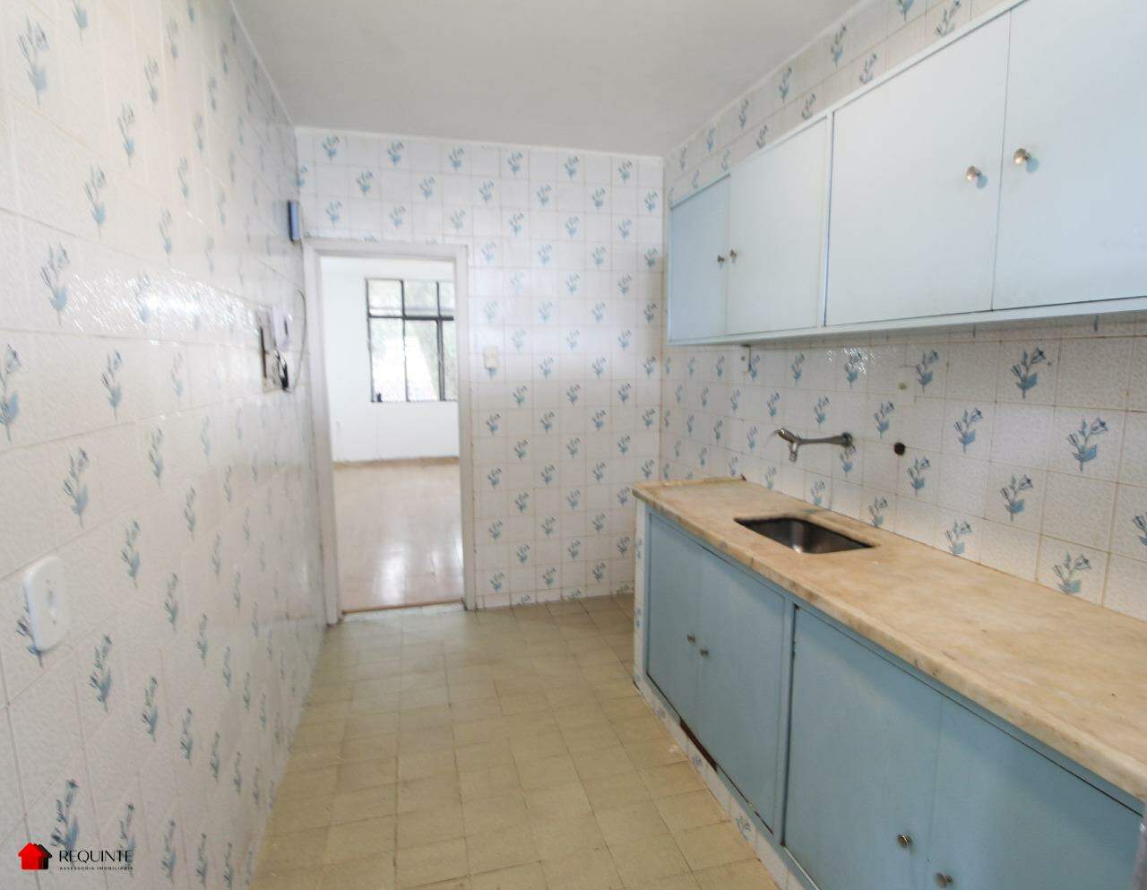 SQS 410 BL. J – Ótimo estado, 02 Quartos + deposito no subsolo, 60 m²- Asa Sul