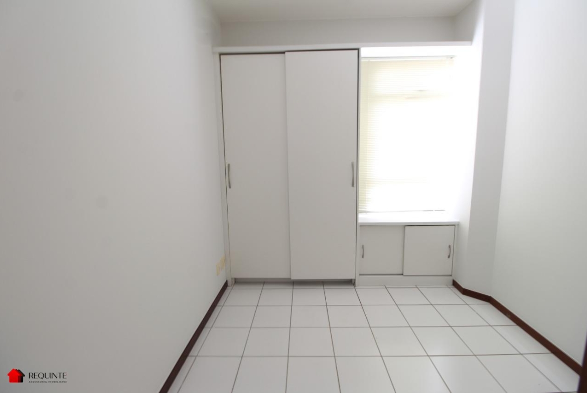 SGAN 912 Bloco F – Ed. Park Ville – Semi-Mobiliada, 01 Quarto e 01 vaga – Asa Norte