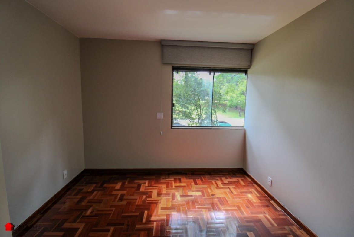 SQN 202 BLOCO H – 3 Quartos, 3 Banheiros, 1 garagem, vazado e vista livre, Asa Norte.