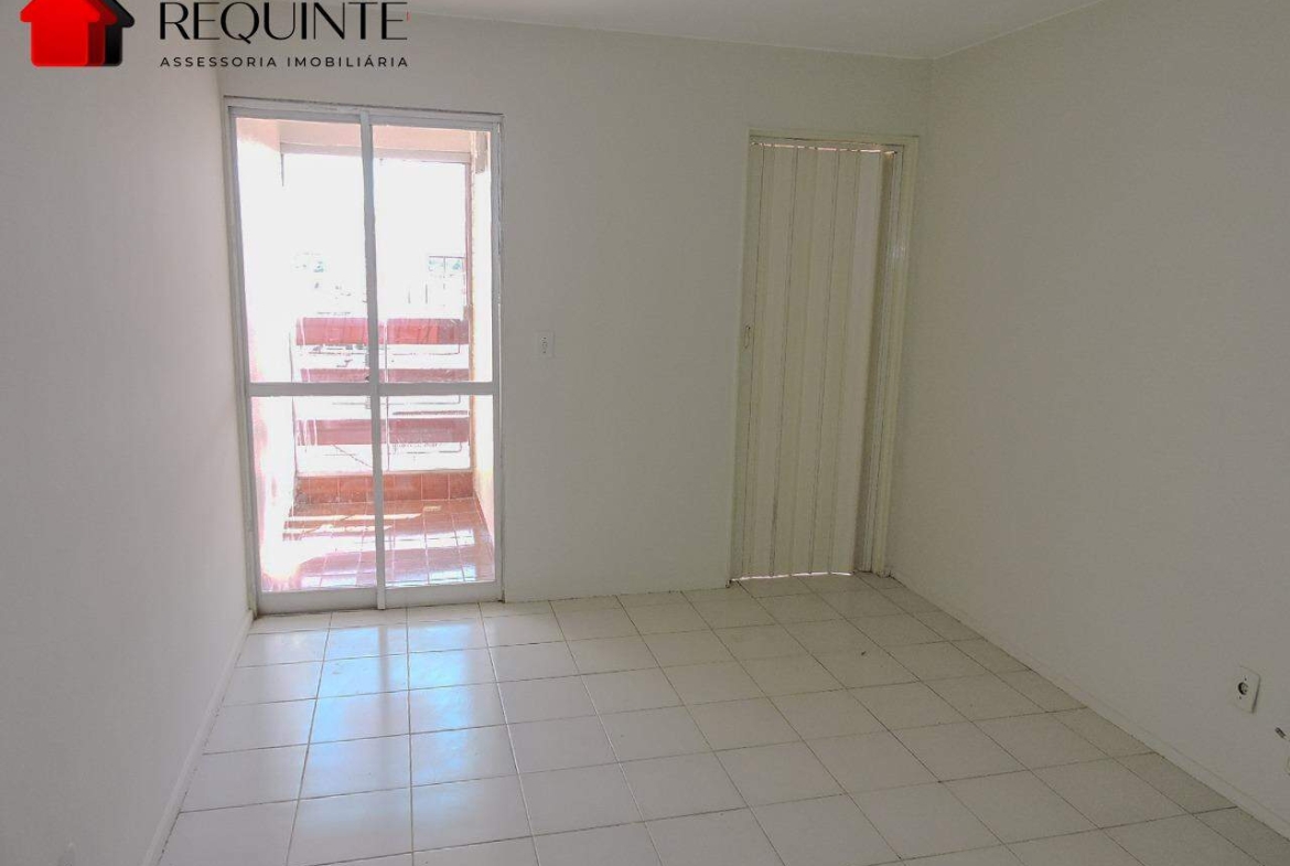 QI 23 – Ed. Guará Nobre, Apartamento 02 quartos, varanda e localização ao lado da estação do metrô