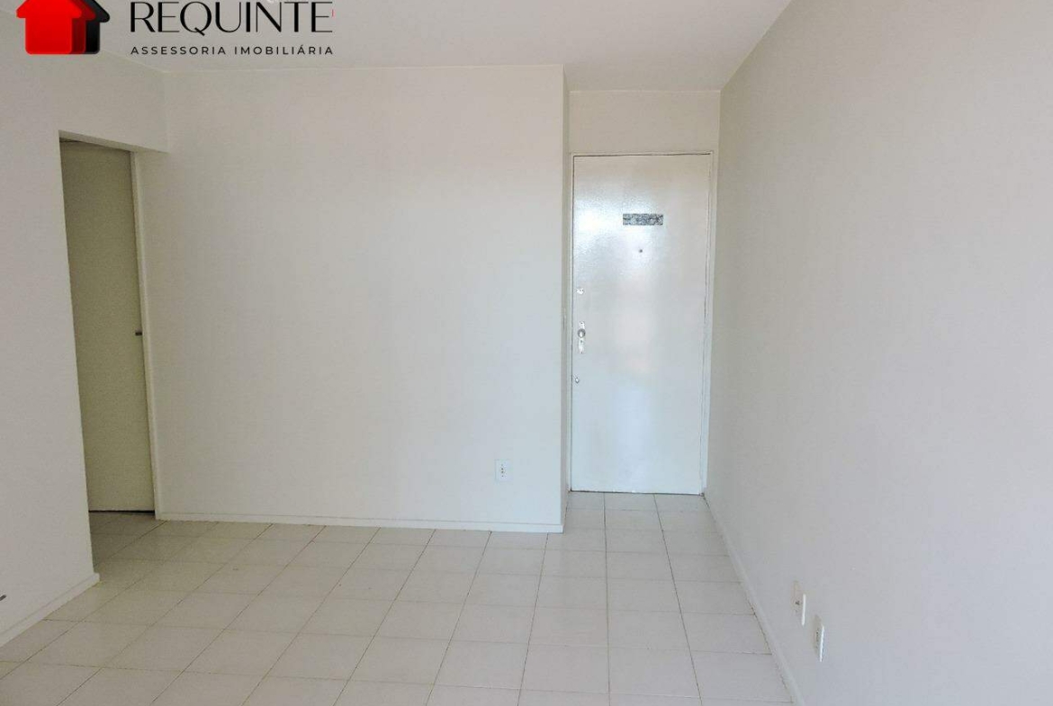QI 23 – Ed. Guará Nobre, Apartamento 02 quartos, varanda e localização ao lado da estação do metrô