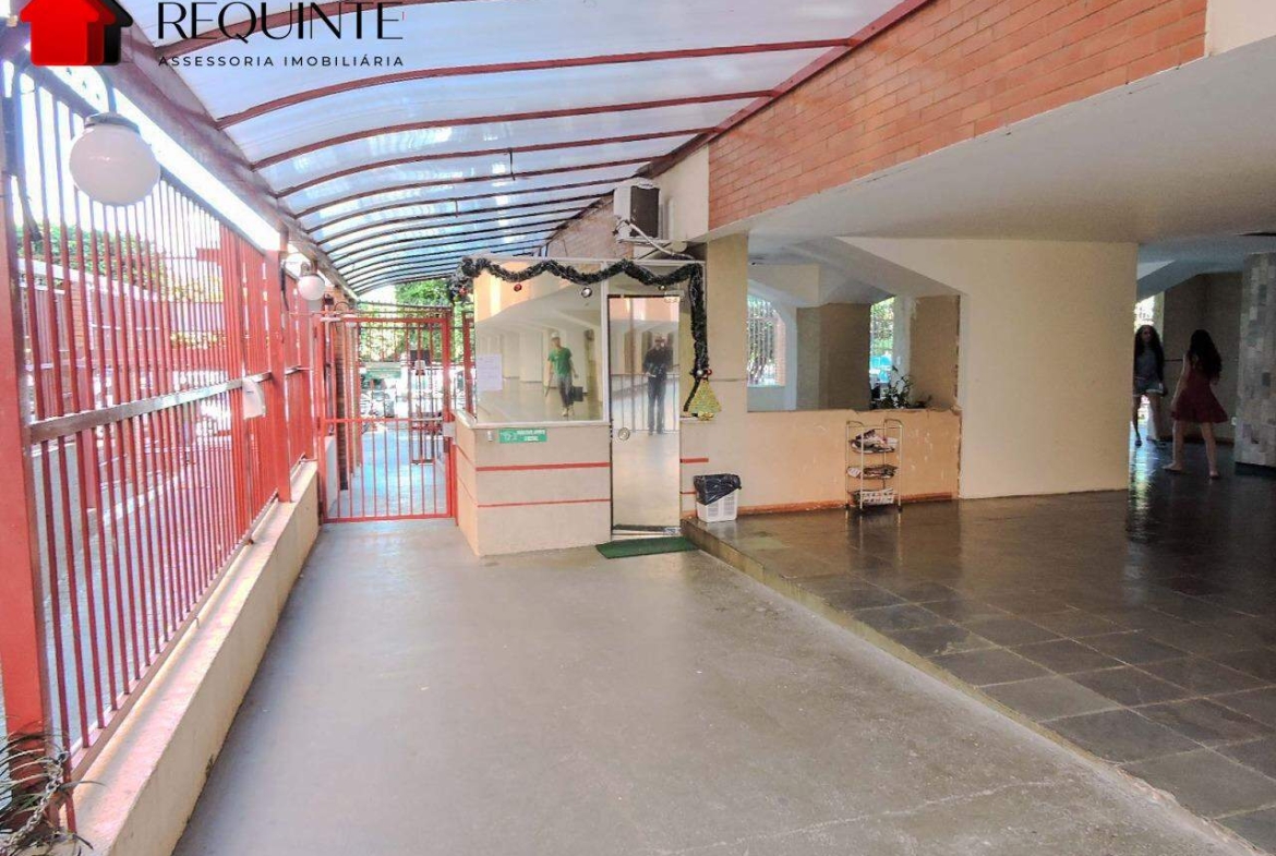 QI 23 – Ed. Guará Nobre, Apartamento 02 quartos, varanda e localização ao lado da estação do metrô