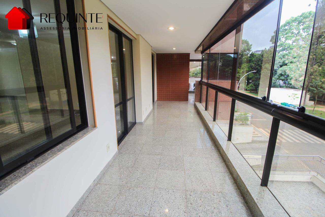 SQS 116 Bloco E – Ed. Cabrália, 04 quartos, 02 suíte, 02 vagas, 186m², Asa Sul