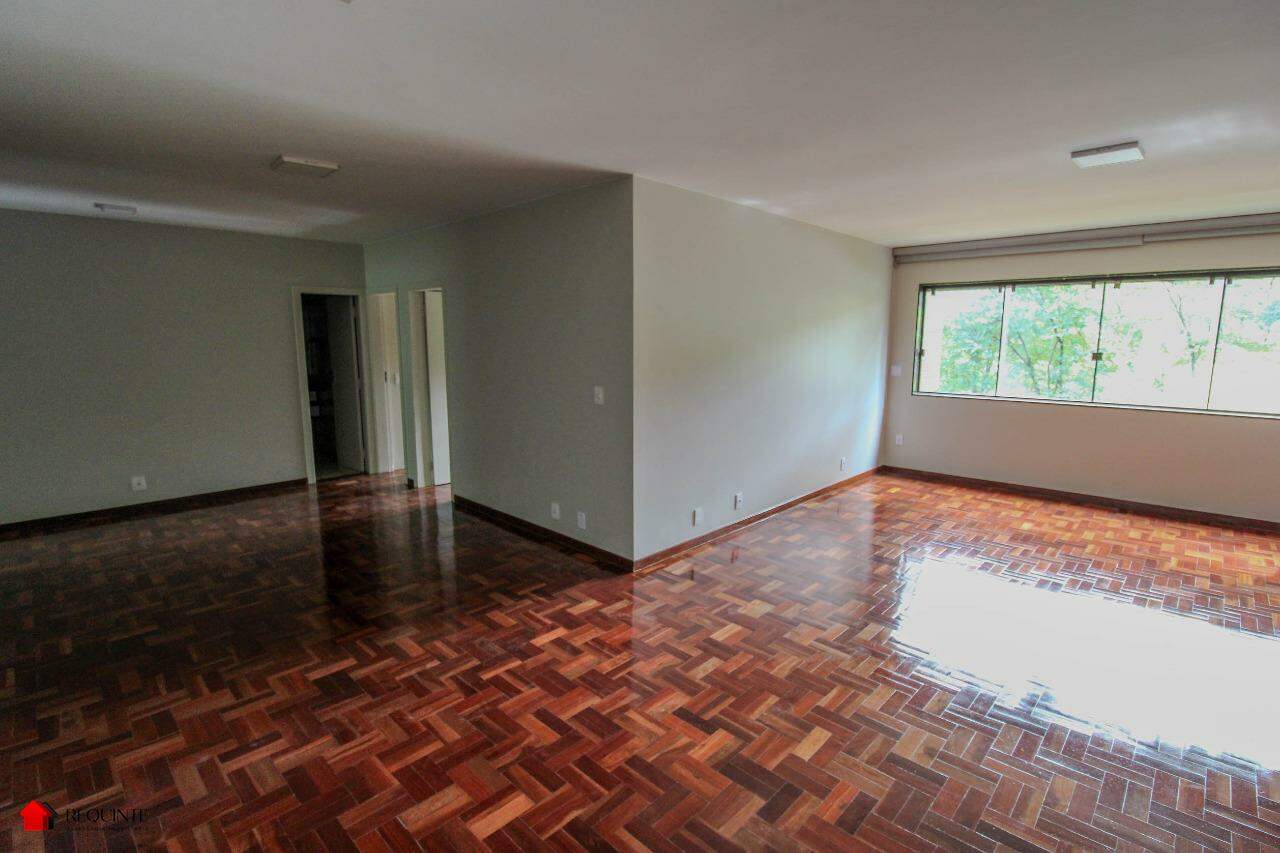 SQN 202 BLOCO H – 3 Quartos, 3 Banheiros, 1 garagem, vazado e vista livre, Asa Norte.