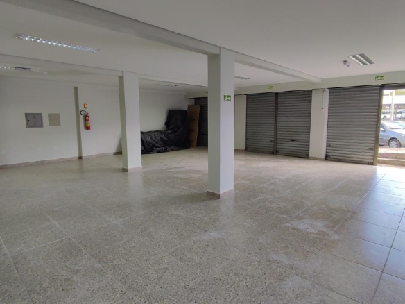 SHRF / CLS 08- Loja Térrea, frente a avenida principal 236m² Escriturada Riacho fundo I