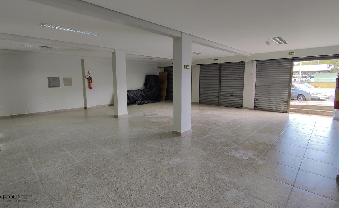 SHRF / CLS 08- Loja Térrea, frente a avenida principal 236m² Escriturada Riacho fundo I