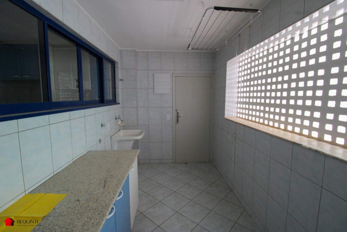 SQN 202 BLOCO H – 3 Quartos, 3 Banheiros, 1 garagem, vazado e vista livre, Asa Norte.