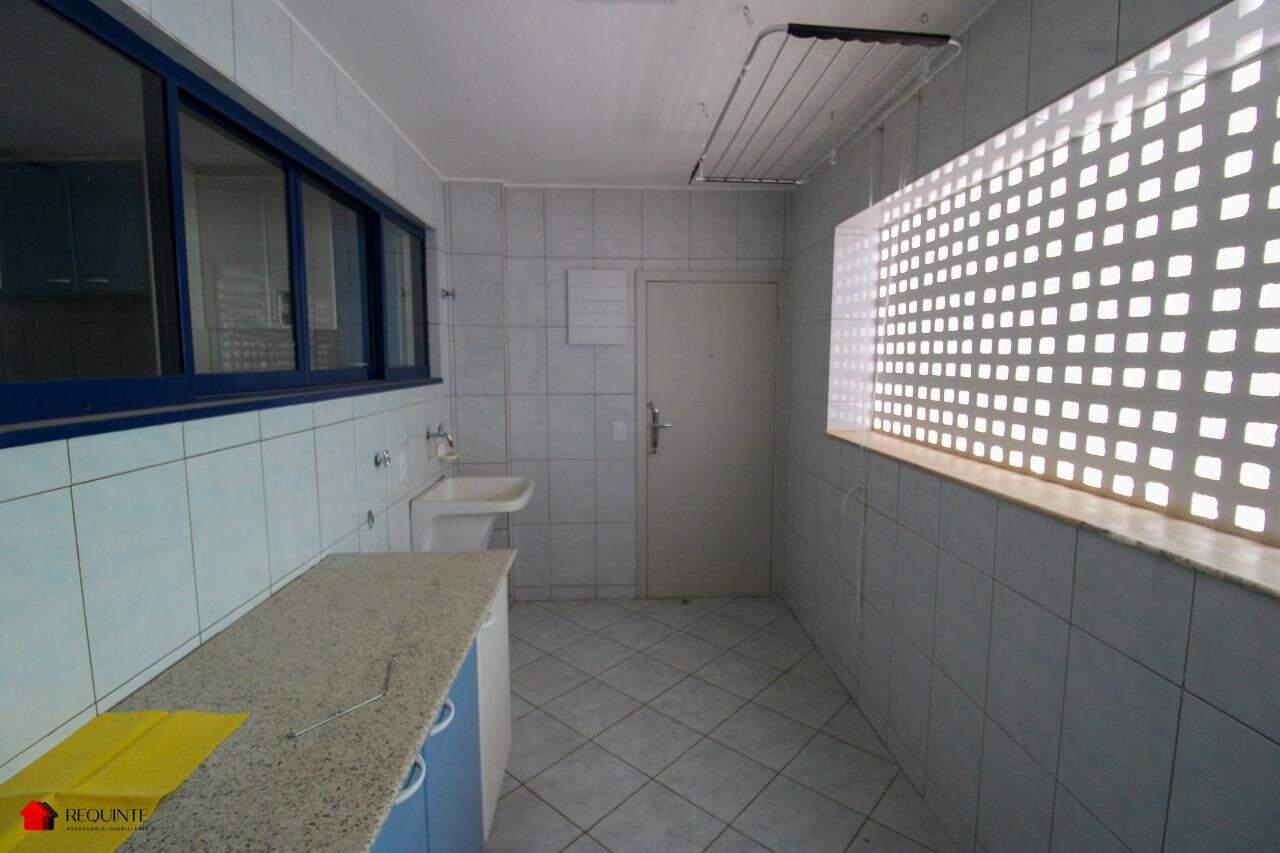 SQN 202 BLOCO H – 3 Quartos, 3 Banheiros, 1 garagem, vazado e vista livre, Asa Norte.