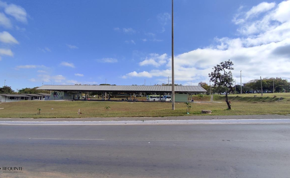 SHRF / CLS 08- Loja Térrea, frente a avenida principal 236m² Escriturada Riacho fundo I