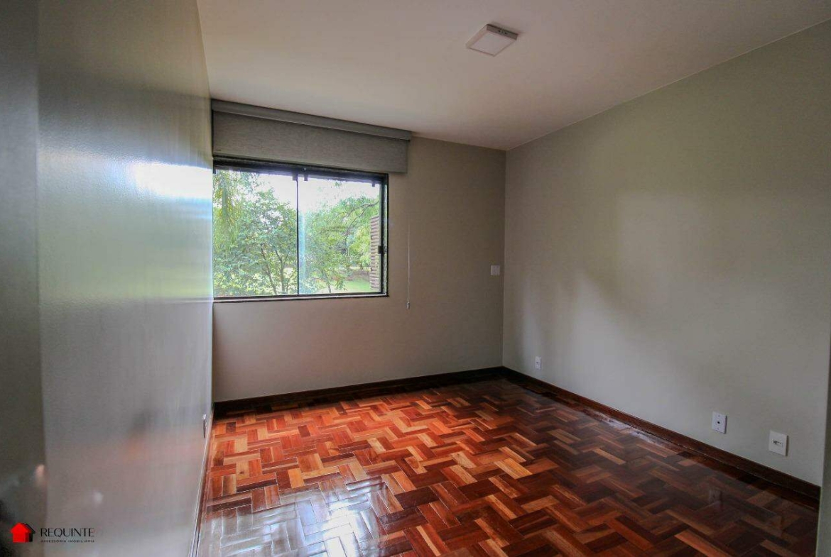 SQN 202 BLOCO H – 3 Quartos, 3 Banheiros, 1 garagem, vazado e vista livre, Asa Norte.