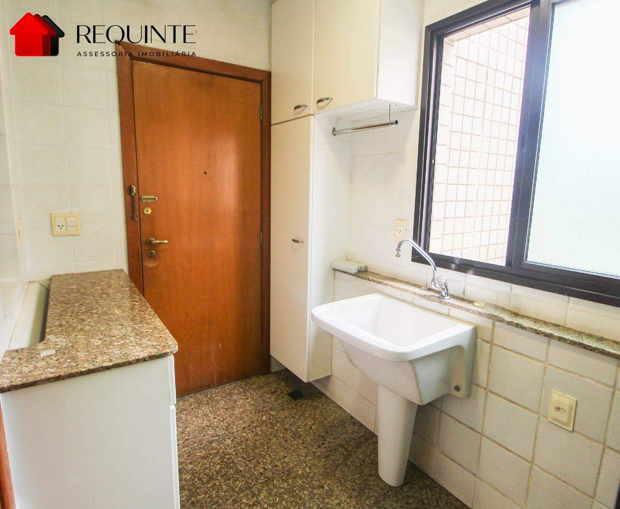 iiucj-31-1776523123-1 SQS 116 Bloco E – Ed. Cabrália, 04 quartos, 02 suíte, 02 vagas, 184m², Asa Sul