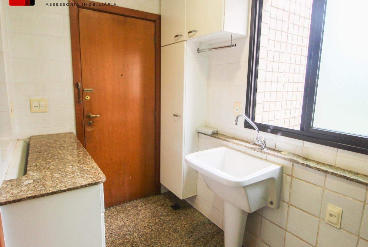 SQS 116 Bloco E – Ed. Cabrália, 04 quartos, 02 suíte, 02 vagas, 186m², Asa Sul