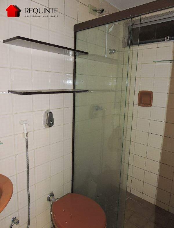 QI 23 – Ed. Guará Nobre, Apartamento 02 quartos, varanda e localização ao lado da estação do metrô