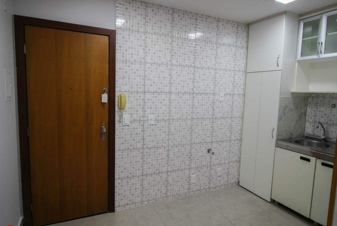 CCSW 05 BL. B – Ed. Beta Studios, 01 Quarto suíte, Com Garagem – Sudoeste.