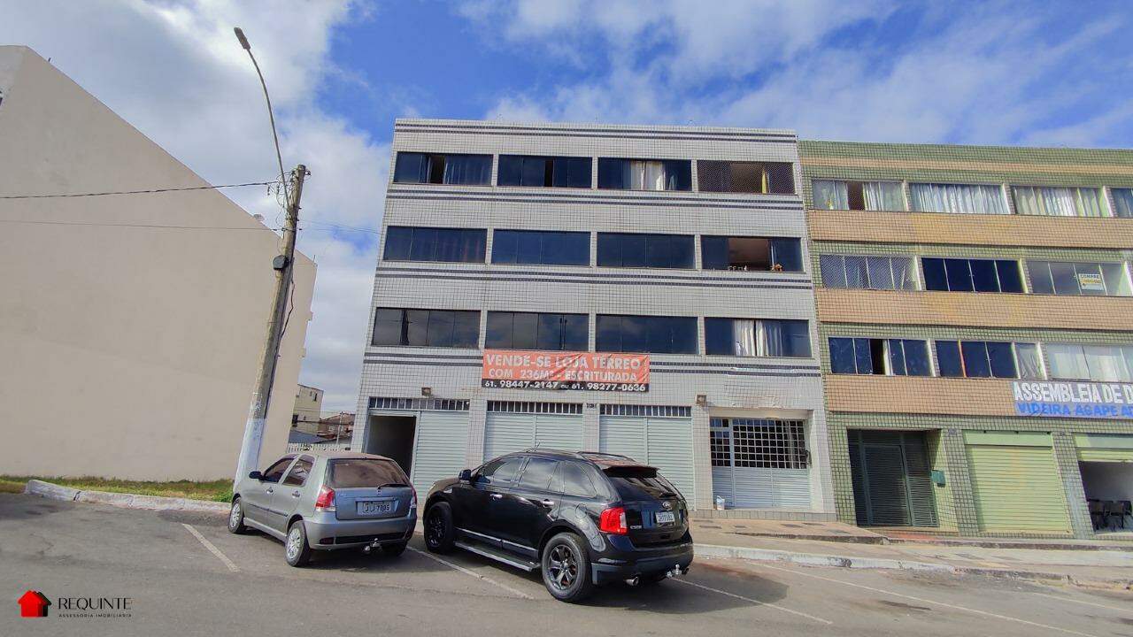 q5e09-img-20240615-084245-1771528225 SHRF / CLS 08- Loja Térrea, frente a avenida principal 236m² Escriturada Riacho fundo I