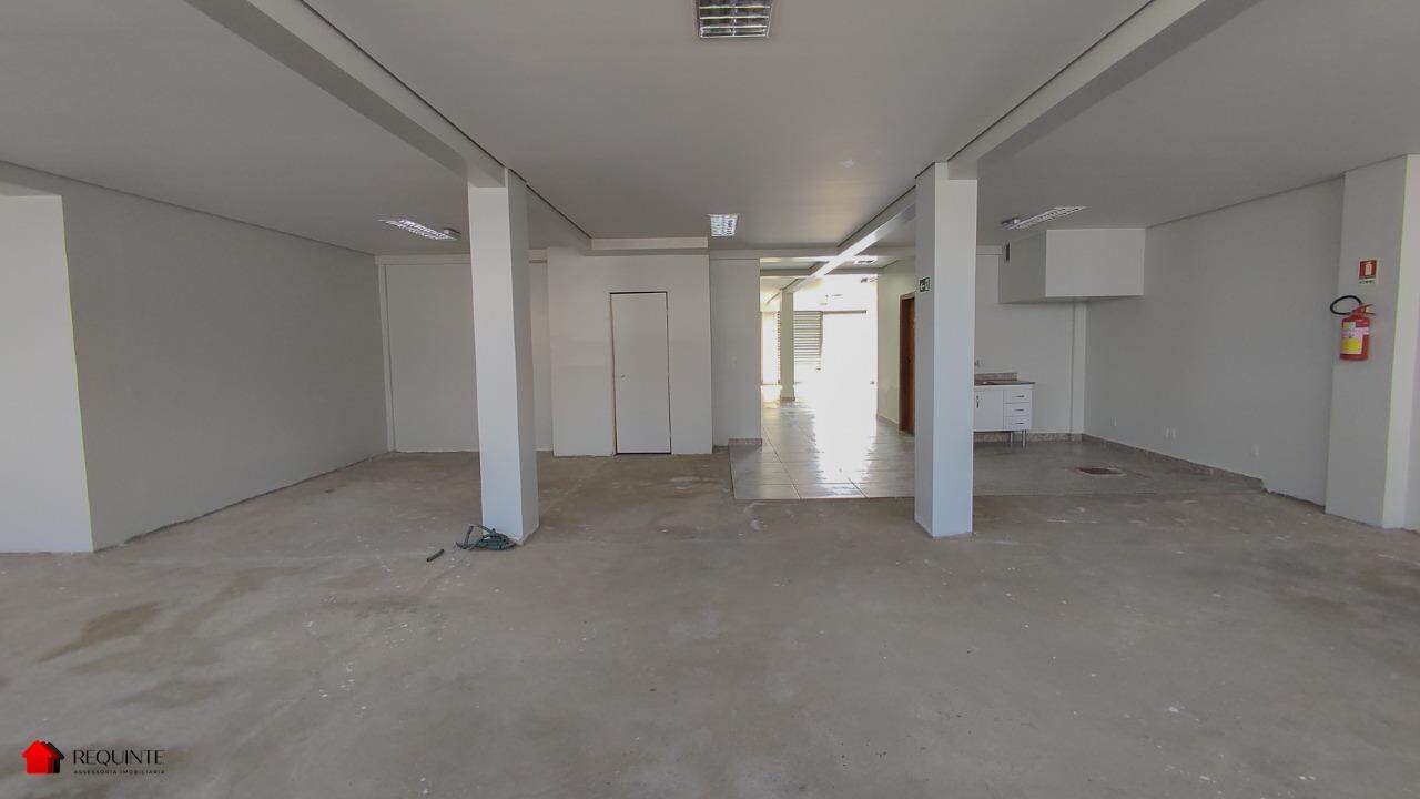 q7npz-img-20240615-093812-1771528225-1 SHRF / CLS 08- Loja Térrea, frente a avenida principal 236m² Escriturada Riacho fundo I