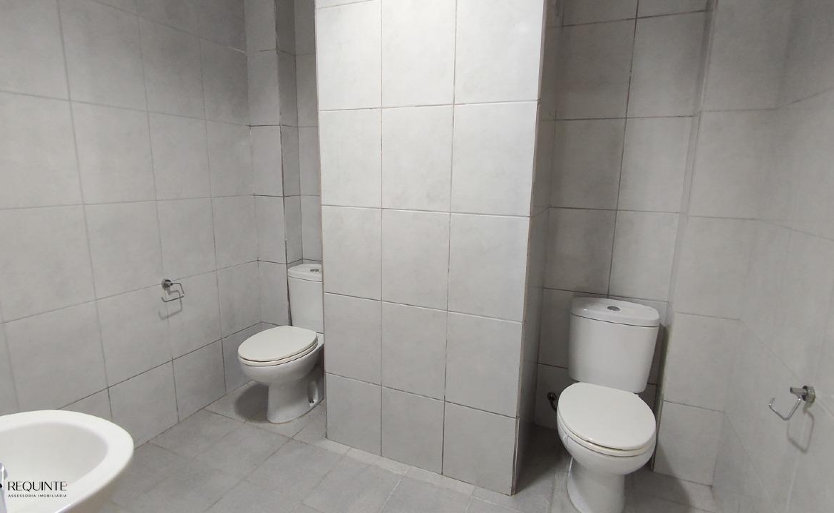 SHRF / CLS 08- Loja Térrea, frente a avenida principal 236m² Escriturada Riacho fundo I