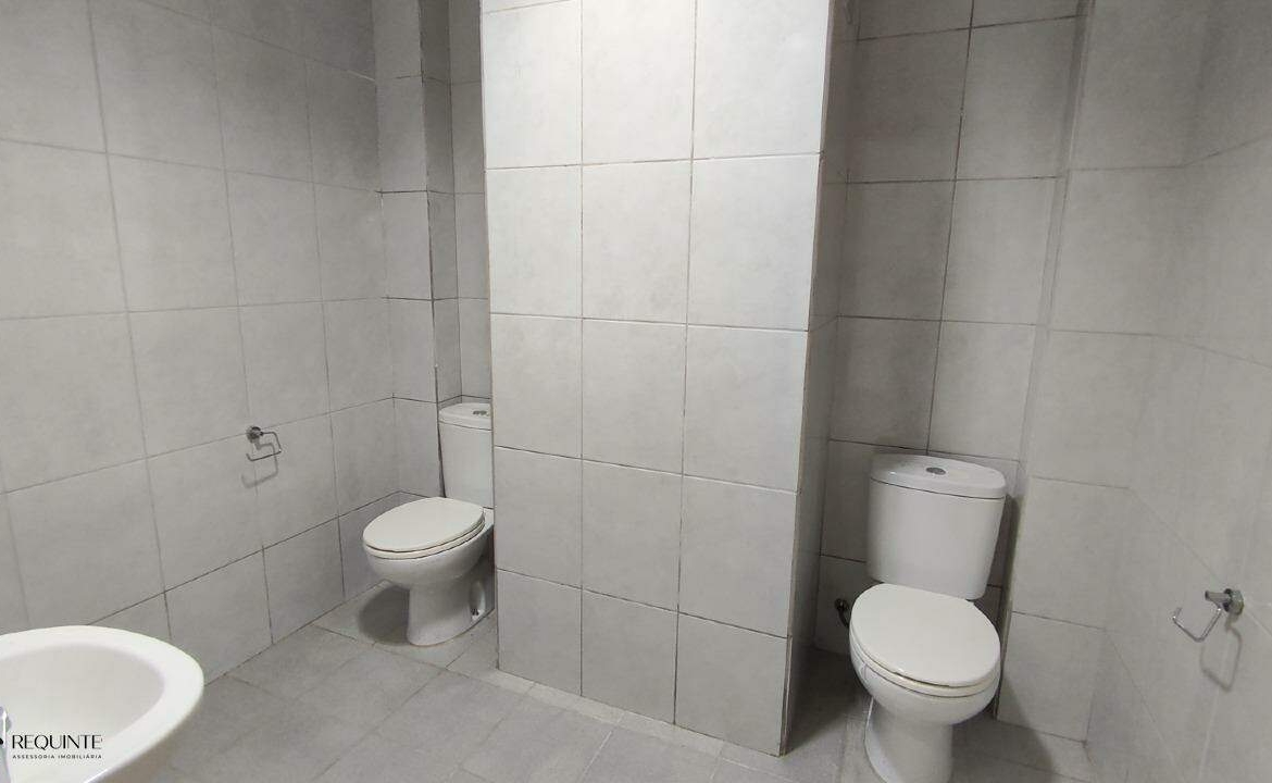 SHRF / CLS 08- Loja Térrea, frente a avenida principal 236m² Escriturada Riacho fundo I