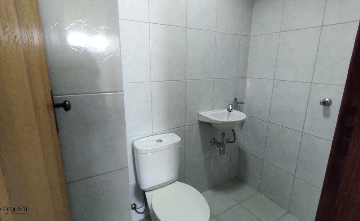 SHRF / CLS 08- Loja Térrea, frente a avenida principal 236m² Escriturada Riacho fundo I