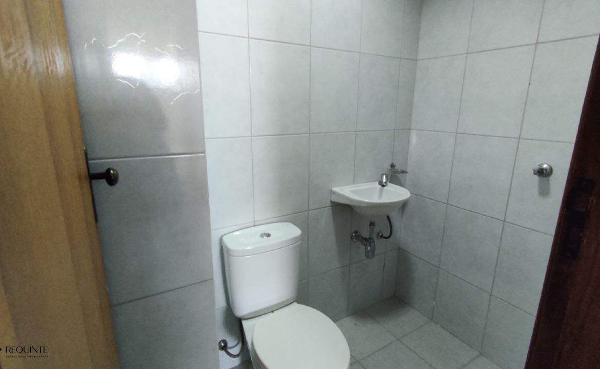 SHRF / CLS 08- Loja Térrea, frente a avenida principal 236m² Escriturada Riacho fundo I