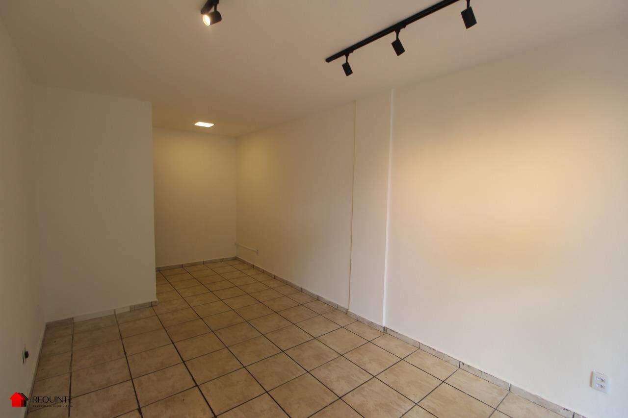 CLSW 102 Bloco B Ed. Phoenix, Loja no térreo reformada, 30m² – Sudoeste