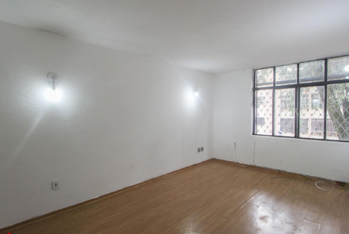 SQS 410 BL. J – Ótimo estado, 02 Quartos + deposito no subsolo, 60 m²- Asa Sul
