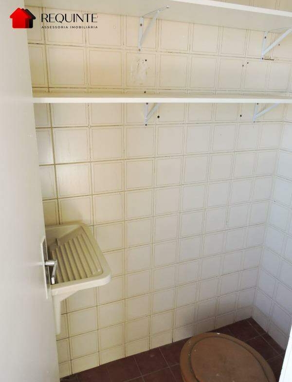 QI 23 – Ed. Guará Nobre, Apartamento 02 quartos, varanda e localização ao lado da estação do metrô