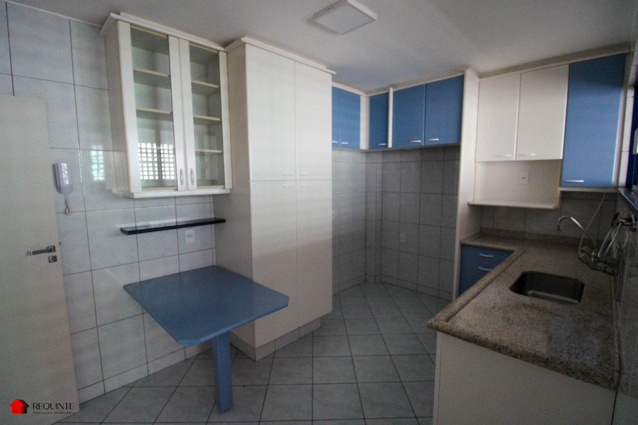 SQN 202 BLOCO H – 3 Quartos, 3 Banheiros, 1 garagem, vazado e vista livre, Asa Norte.