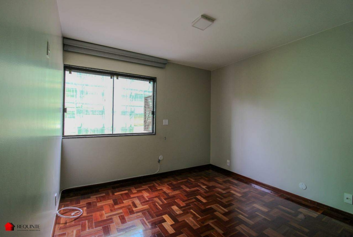 SQN 202 BLOCO H – 3 Quartos, 3 Banheiros, 1 garagem, vazado e vista livre, Asa Norte.