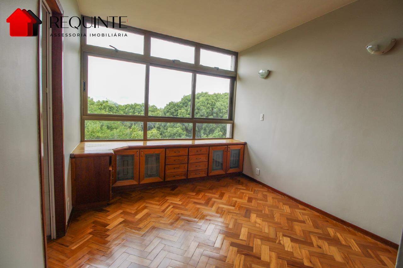 SQS 315 – 2 quartos sendo 1 suíte, garagem e elevador, vazado e vista livre 94m²