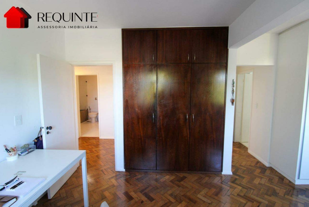 SQS 213 – Reformado. 03 quartos, 01 Suíte, vaga e DCE, vista livre e 120m²- Asa Sul.