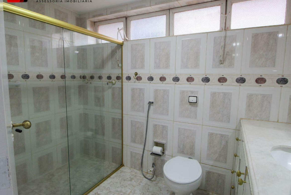 SQN 210 BL. C – 03 quartos, 01 suíte, vazado e 01 garagem, 123m², Asa Norte