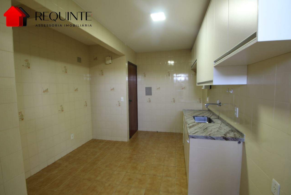 SQS 315 – 2 quartos sendo 1 suíte, garagem e elevador, vazado e vista livre 94m²