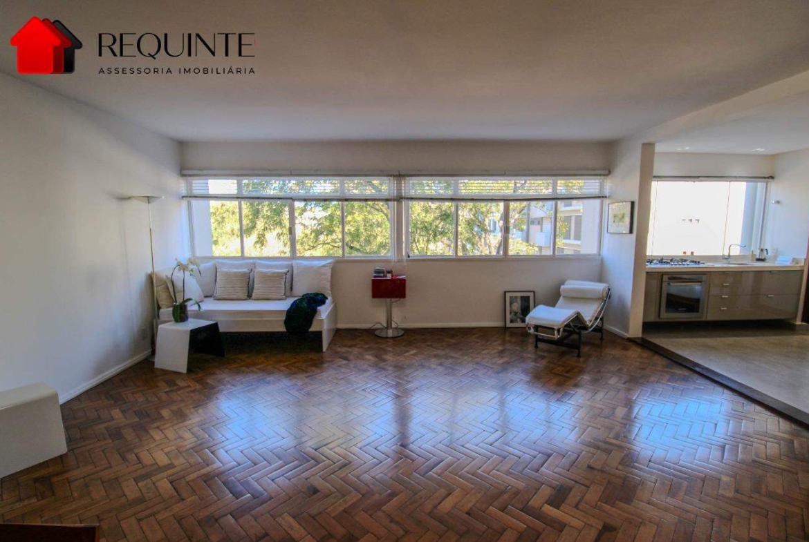 SQS 213 – Reformado. 03 quartos, 01 Suíte, vaga e DCE, vista livre e 120m²- Asa Sul.