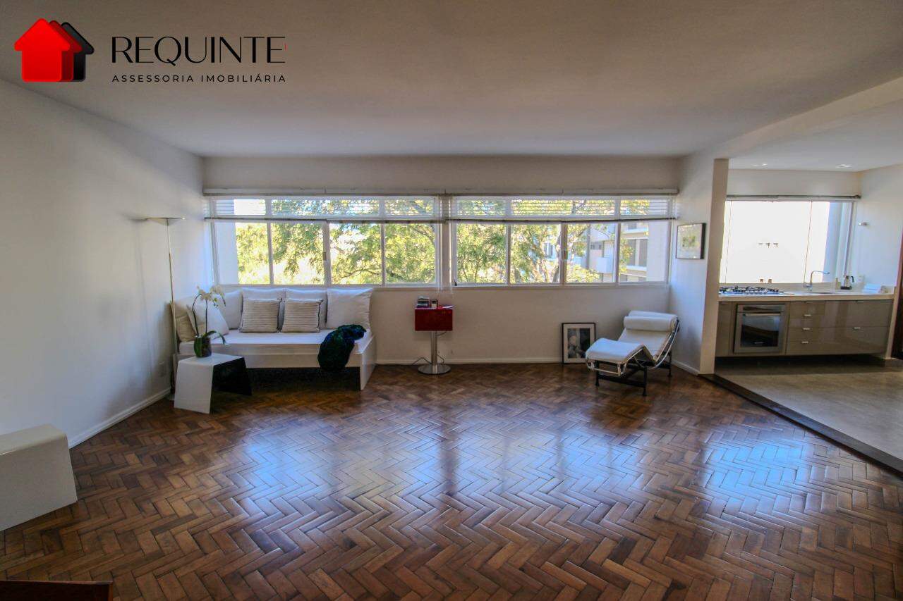 b5pc5-img-5518-1783442619 SQS 213 – Reformado. 03 quartos, 01 Suíte, vaga e DCE, vista livre e 120m²- Asa Sul.