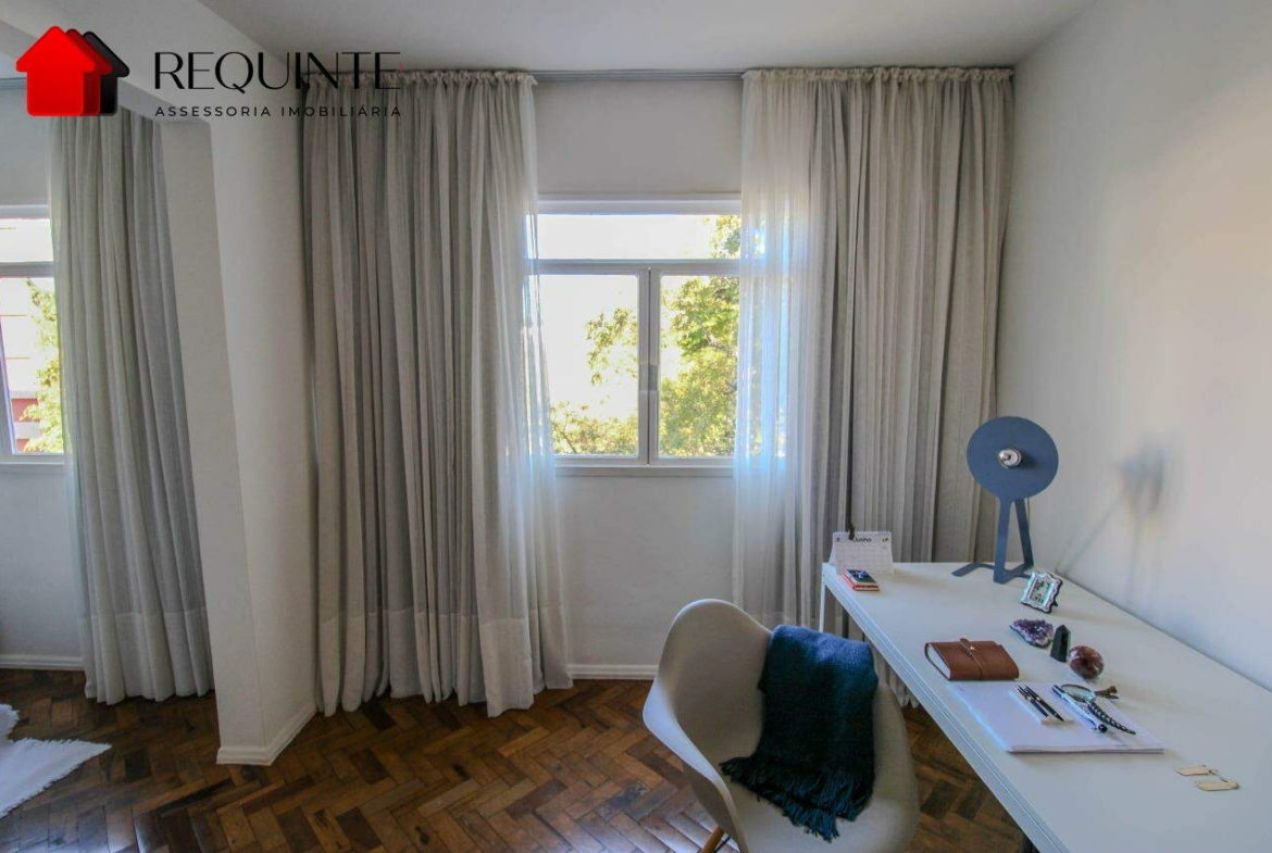 SQS 213 – Reformado. 03 quartos, 01 Suíte, vaga e DCE, vista livre e 120m²- Asa Sul.
