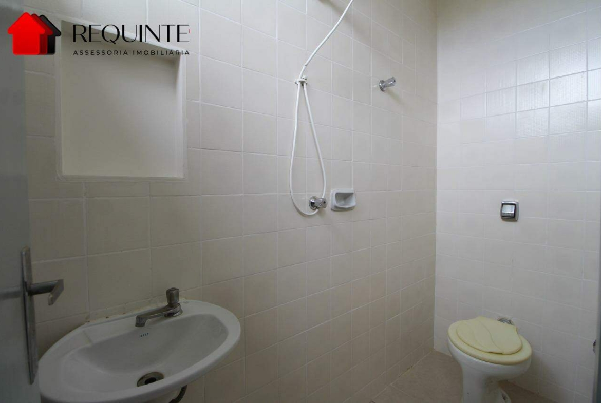 SQS 315 – 2 quartos sendo 1 suíte, garagem e elevador, vazado e vista livre 94m²