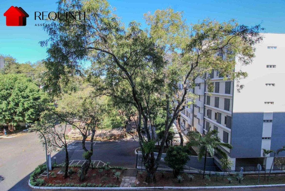 SQS 213 – Reformado. 03 quartos, 01 Suíte, vaga e DCE, vista livre e 120m²- Asa Sul.