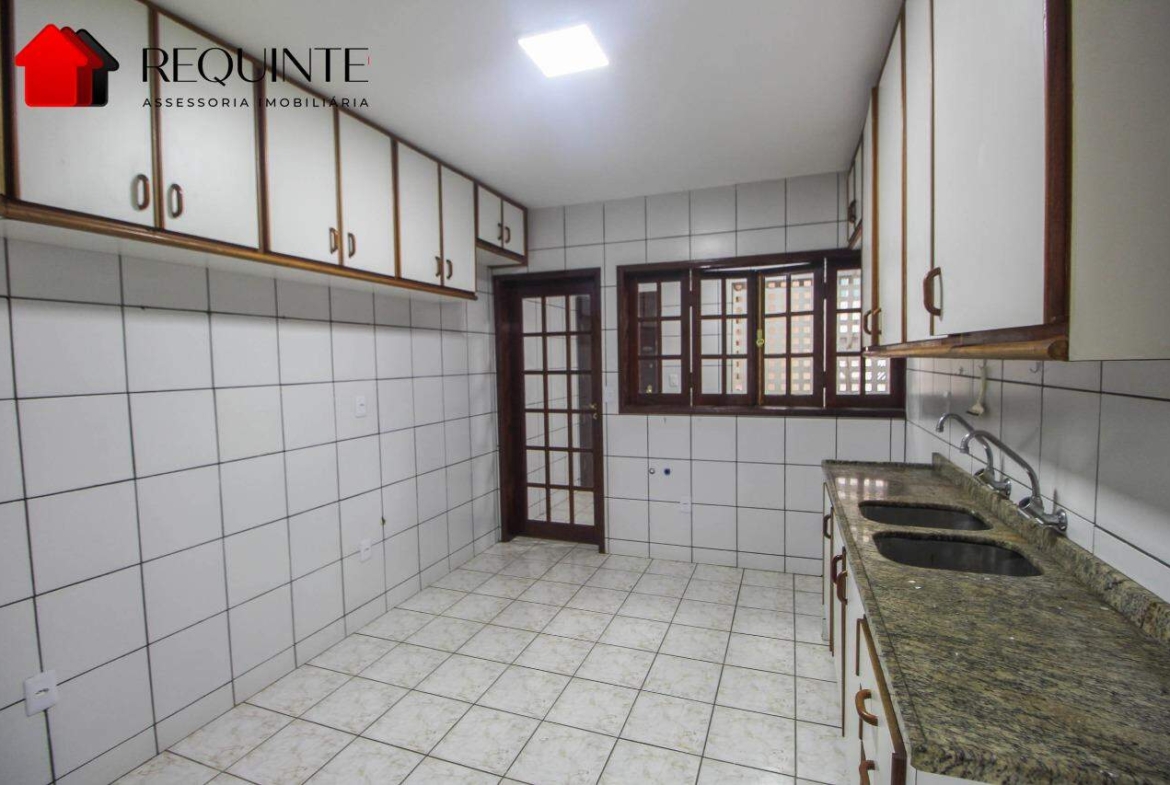 SQN 210 BL. C – 03 quartos, 01 suíte, vazado e 01 garagem, 123m², Asa Norte