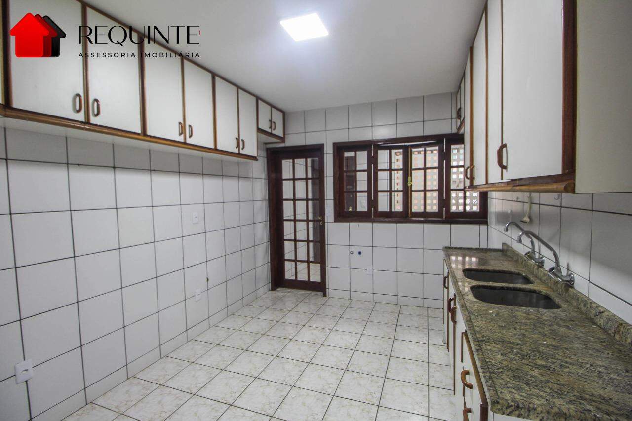 SQN 210 BL. C – 03 quartos, 01 suíte, vazado e 01 garagem, 123m², Asa Norte