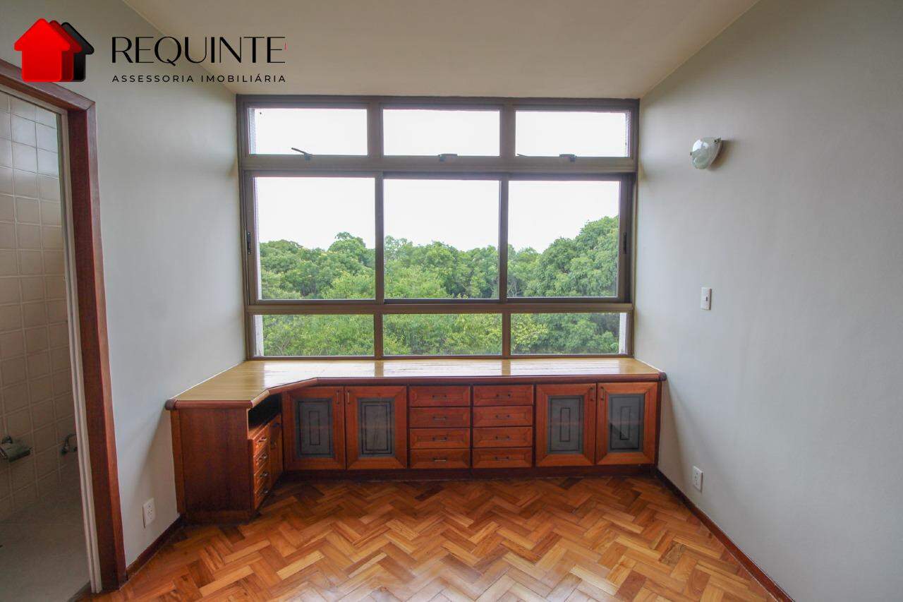 SQS 315 – 2 quartos sendo 1 suíte, garagem e elevador, vazado e vista livre 94m²