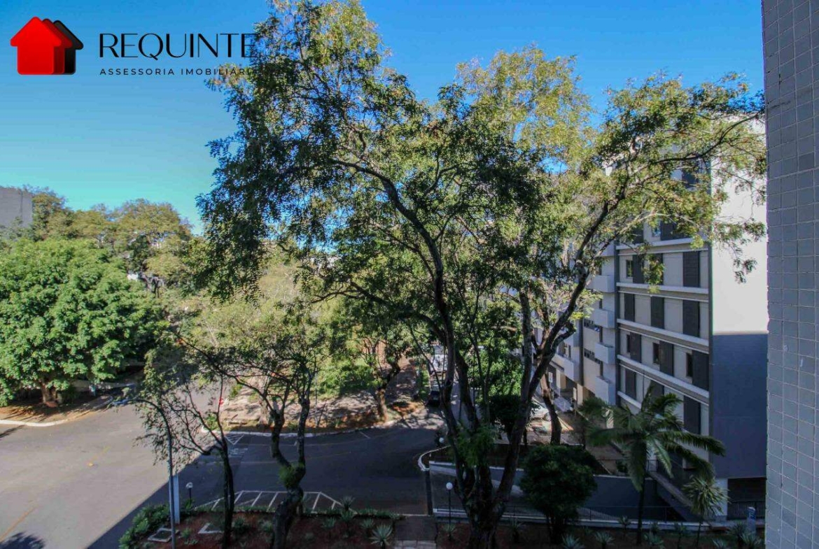 SQS 213 – Reformado. 03 quartos, 01 Suíte, vaga e DCE, vista livre e 120m²- Asa Sul.