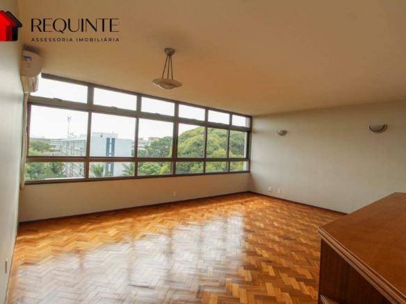 SQS 315 – 2 quartos sendo 1 suíte, garagem e elevador, vazado e vista livre 94m²